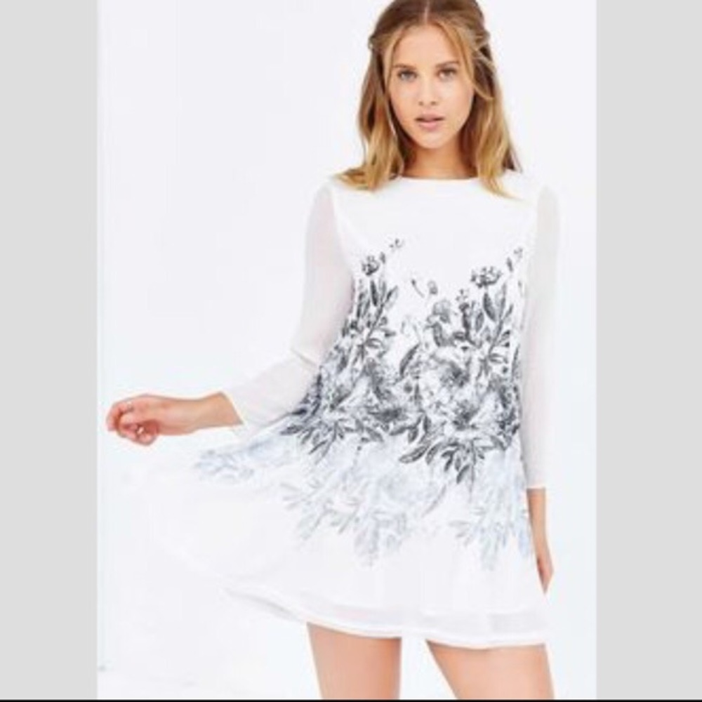 Long-sleeved dress
